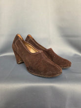 Load image into Gallery viewer, 1940s Dark Brown Suede Cut Out High Up Shoes
