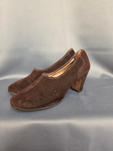 Load image into Gallery viewer, 1940s Dark Brown Suede Cut Out High Up Shoes
