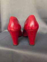 Load image into Gallery viewer, 1940s Rare Lipstick Red Court Shoes With Leather Pom Pom
