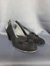 Load image into Gallery viewer, 1940s Brown/Black Bow Slingback Shoes
