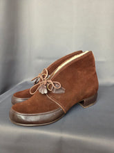 Load image into Gallery viewer, 1940s Brown Suede Fur Lined Lace Up Boots
