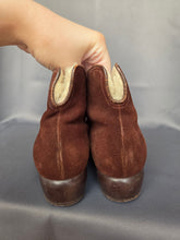 Load image into Gallery viewer, 1940s Brown Suede Fur Lined Lace Up Boots
