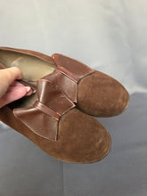 Load image into Gallery viewer, 1940s Dark Brown CC41 Suede Bow Shoes

