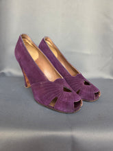 Load image into Gallery viewer, 1940s Dark Purple Cut Out Toe Suede Shoes
