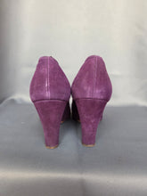 Load image into Gallery viewer, 1940s Dark Purple Cut Out Toe Suede Shoes
