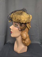 Load image into Gallery viewer, Late 1940s Yellow Felt Tilt Hat With Netting
