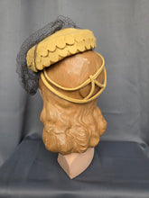 Load image into Gallery viewer, Late 1940s Yellow Felt Tilt Hat With Netting
