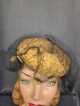Load image into Gallery viewer, Late 1940s Yellow Felt Tilt Hat With Netting
