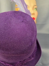 Load image into Gallery viewer, 1940s Purple Felt Topper Hat With Lilac Feather
