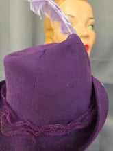 Load image into Gallery viewer, 1940s Purple Felt Topper Hat With Lilac Feather
