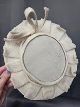 Load image into Gallery viewer, 1940s Off White Straw/Raffia Tilt Hat

