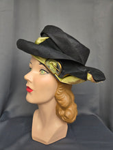 Load image into Gallery viewer, 1920s Black Raffia Hat With Green Ribbon and Buckle
