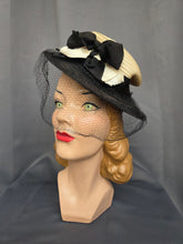 Load image into Gallery viewer, 1940s Black and Cream Straw/Raffia Tilt Hat
