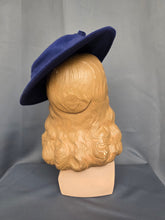 Load image into Gallery viewer, 1940s Bright Colbalt Blue Felt Hat
