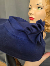Load image into Gallery viewer, 1940s Bright Colbalt Blue Felt Hat
