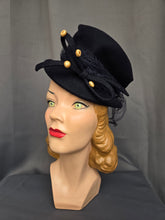 Load image into Gallery viewer, 1940s Navy Blue Felt Topper Hat With Raffia Pieces

