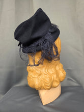 Load image into Gallery viewer, 1940s Navy Blue Felt Topper Hat With Raffia Pieces
