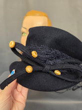 Load image into Gallery viewer, 1940s Navy Blue Felt Topper Hat With Raffia Pieces
