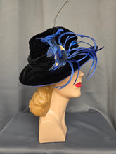 Load image into Gallery viewer, 1940s Black Velvet and Colbalt Blue Feather Hat
