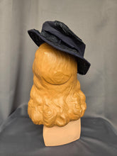 Load image into Gallery viewer, 1940s Navy Blue Raffia Tilt Hat With Wood Rings

