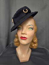 Load image into Gallery viewer, 1940s Navy Blue Raffia Tilt Hat With Wood Rings
