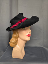 Load image into Gallery viewer, 1940s Black and Red Felt Tilt Hat
