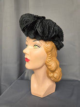 Load image into Gallery viewer, 1940s Black Raffia Topper Hat
