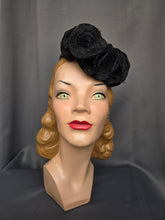 Load image into Gallery viewer, 1940s Black Raffia Topper Hat
