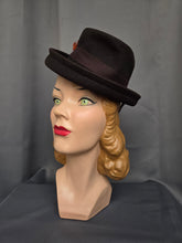 Load image into Gallery viewer, 1940s Brown Felt Cut Out Hat With Orange Feather
