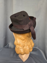 Load image into Gallery viewer, 1940s Brown Felt Cut Out Hat With Orange Feather
