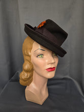 Load image into Gallery viewer, 1940s Brown Felt Cut Out Hat With Orange Feather
