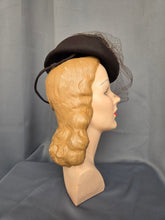 Load image into Gallery viewer, 1940s Brown Felt Topper Hat With Feathers

