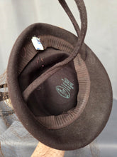 Load image into Gallery viewer, 1940s Brown Felt Topper Hat With Feathers
