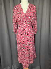 Load image into Gallery viewer, 1940s Pink, Black and White Leaf Print Crepe Dress
