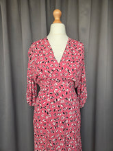 Load image into Gallery viewer, 1940s Pink, Black and White Leaf Print Crepe Dress

