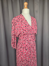Load image into Gallery viewer, 1940s Pink, Black and White Leaf Print Crepe Dress
