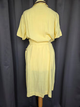 Load image into Gallery viewer, 1940s Yellow Linen Dress With Brown Detailing and Pockets
