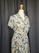 Load image into Gallery viewer, 1940s Grey Novelty Print Flower and Names Dress
