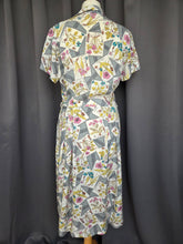 Load image into Gallery viewer, 1940s Grey Novelty Print Flower and Names Dress
