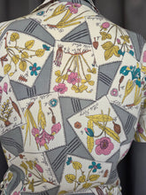 Load image into Gallery viewer, 1940s Grey Novelty Print Flower and Names Dress
