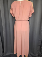 Load image into Gallery viewer, 1940s Pale Pink and Cream Lace Crepe Long Evening Dress
