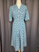 Load image into Gallery viewer, 1940s Teal and White Novelty Hat Print Dress
