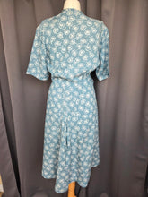 Load image into Gallery viewer, 1940s Teal and White Novelty Hat Print Dress

