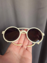 Load image into Gallery viewer, 1940s Off White Leather Side Sunglasses
