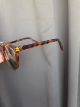 Load image into Gallery viewer, 1940s Torty Effect Sunglasses
