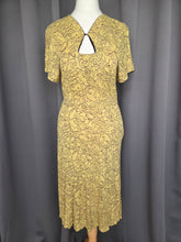 Load image into Gallery viewer, 1940s Yellow and Black Novelty Ladies Face Print Dress
