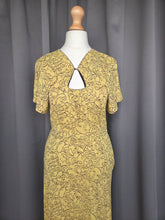 Load image into Gallery viewer, 1940s Yellow and Black Novelty Ladies Face Print Dress
