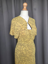 Load image into Gallery viewer, 1940s Yellow and Black Novelty Ladies Face Print Dress
