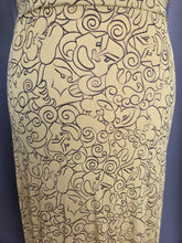 Load image into Gallery viewer, 1940s Yellow and Black Novelty Ladies Face Print Dress
