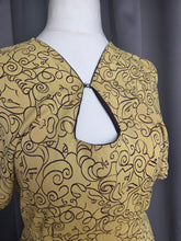 Load image into Gallery viewer, 1940s Yellow and Black Novelty Ladies Face Print Dress
